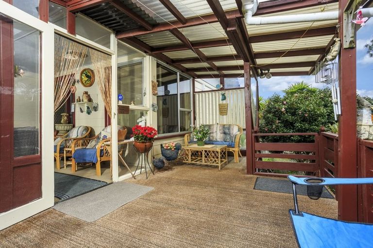 Photo of property in 8 Embassy Place, Glenfield, Auckland, 0629