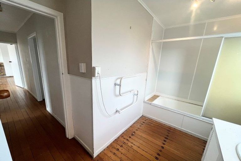 Photo of property in 5 Kokiri Street, Te Atatu South, Auckland, 0610