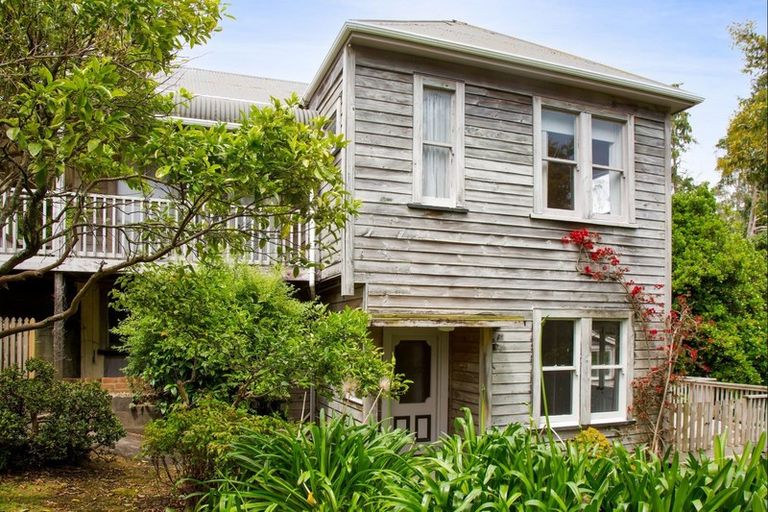 Photo of property in 44 Carrington Street, Lower Vogeltown, New Plymouth, 4310