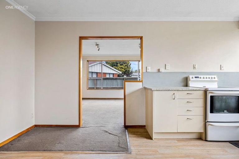 Photo of property in 2/11 Momorangi Crescent, Redwood, Christchurch, 8051