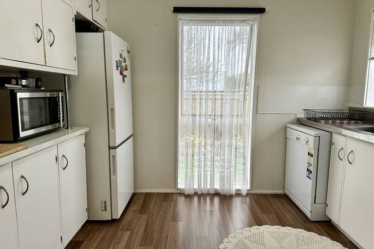 Photo of property in 2 Bryce Place, Kelvin Grove, Palmerston North, 4414