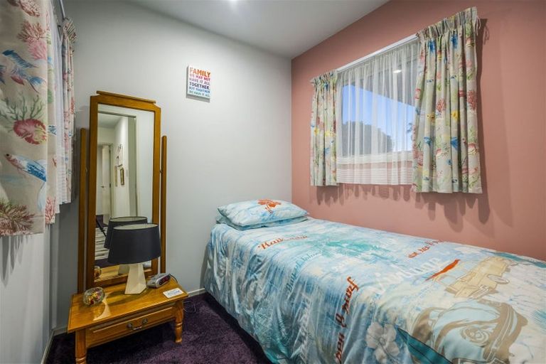 Photo of property in 3 Karaka Road, Kawakawa Bay, Papakura, 2585