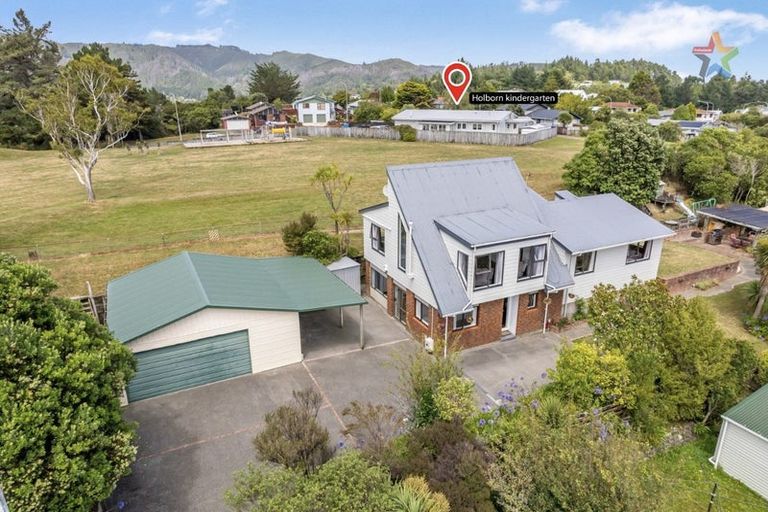 Photo of property in 21 Whitechapel Grove, Stokes Valley, Lower Hutt, 5019