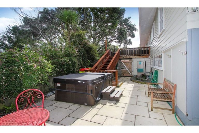 Photo of property in 28 Kauri Road, Birkenhead, Auckland, 0626