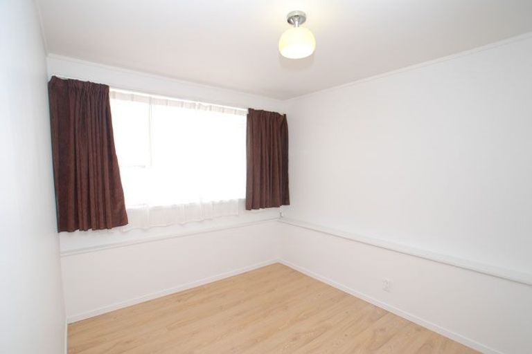 Photo of property in 21 Camrose Place, Glenfield, Auckland, 0629