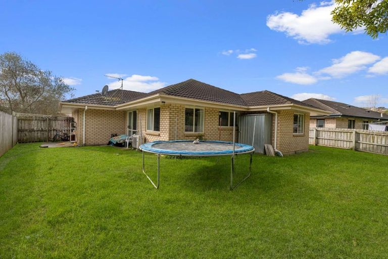Photo of property in 19 Liddesdale Place, Papakura, 2110
