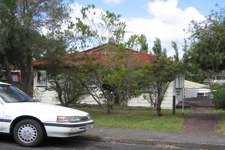 Photo of property in 2/20 Lambrown Drive, Totara Vale, Auckland, 0629