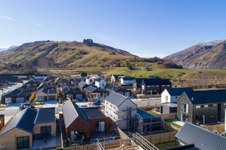 Photo of property in 28 Red Cottage Drive, Lake Hayes, Queenstown, 9304