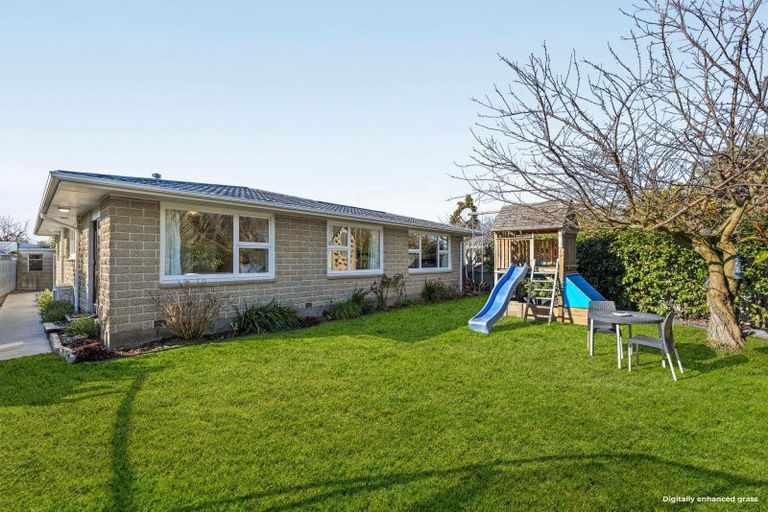 Photo of property in 11 Weston Place, Rangiora, 7400