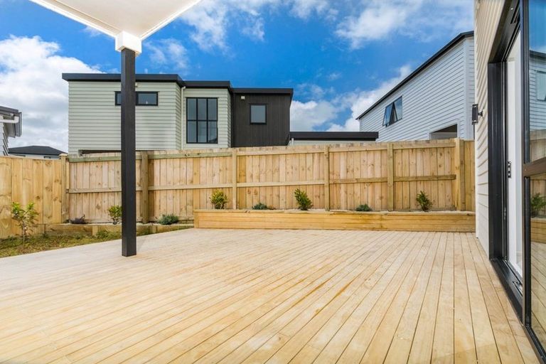 Photo of property in 62 Craigs Way, Hobsonville, Auckland, 0616