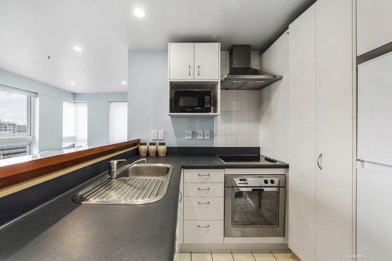 Photo of property in Terrace Heights Apartments, 8e/163 The Terrace, Wellington Central, Wellington, 6011