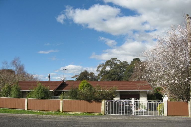Photo of property in 27 Abbotsford Road, Waipawa, 4210