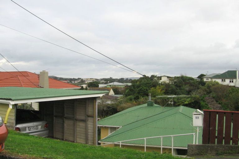 Photo of property in 11 Mexted Terrace, Tawa, Wellington, 5028