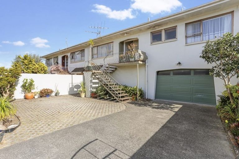 Photo of property in 2/1 West Hoe Road, Orewa, 0931