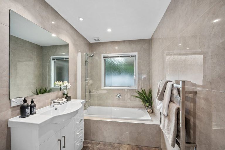 Photo of property in 25d Saltburn Road, Milford, Auckland, 0620