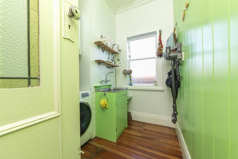 Photo of property in 17 Great North Road, Riverhead, 0820