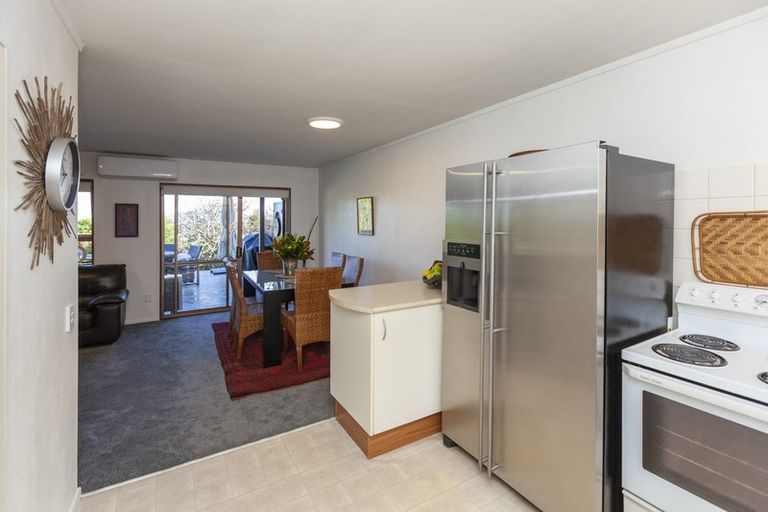 Photo of property in 30a Kakariki Grove, Waikanae, 5036