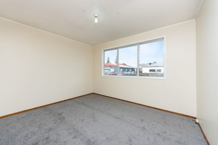 Photo of property in 2/26a Boundary Road, Clover Park, Auckland, 2019