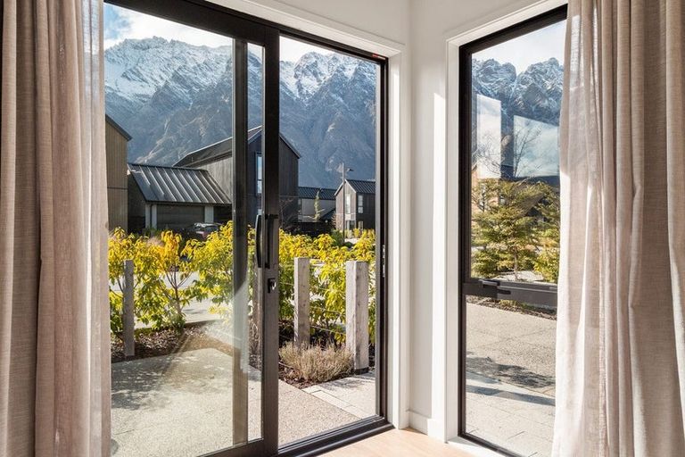 Photo of property in 39 Mulholland Drive, Jacks Point, 9371