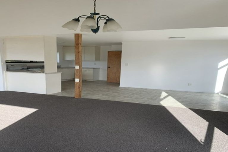Photo of property in 1/11 Helicon Place, Totara Vale, Auckland, 0629