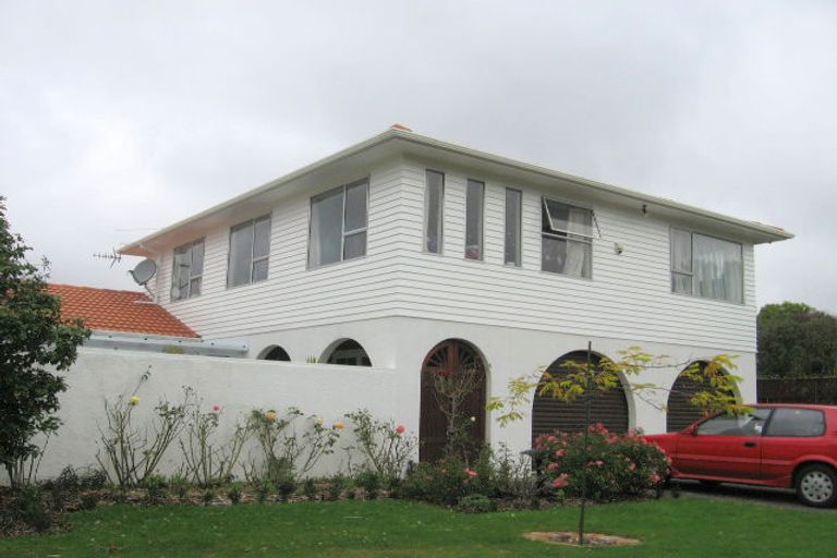 Photo of property in 4 Mckeefry Grove, Tawa, Wellington, 5028