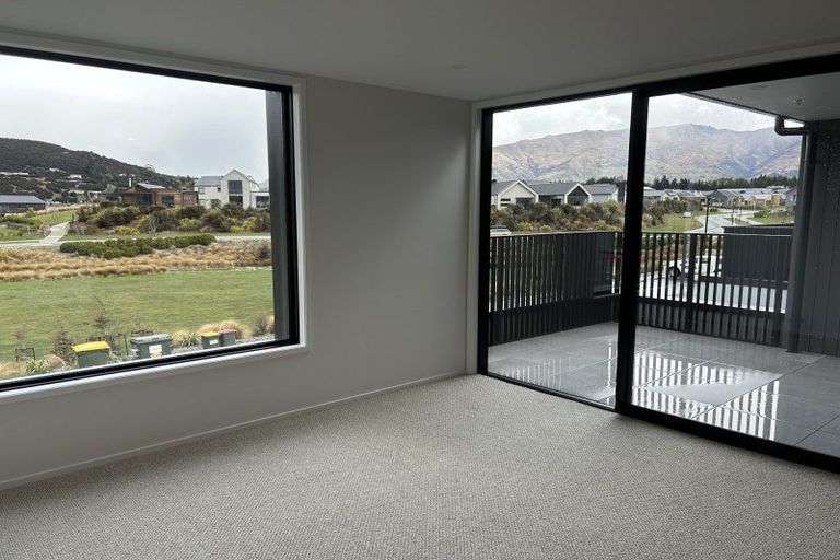 Photo of property in 9/7 Northlake Drive, Wanaka, 9305
