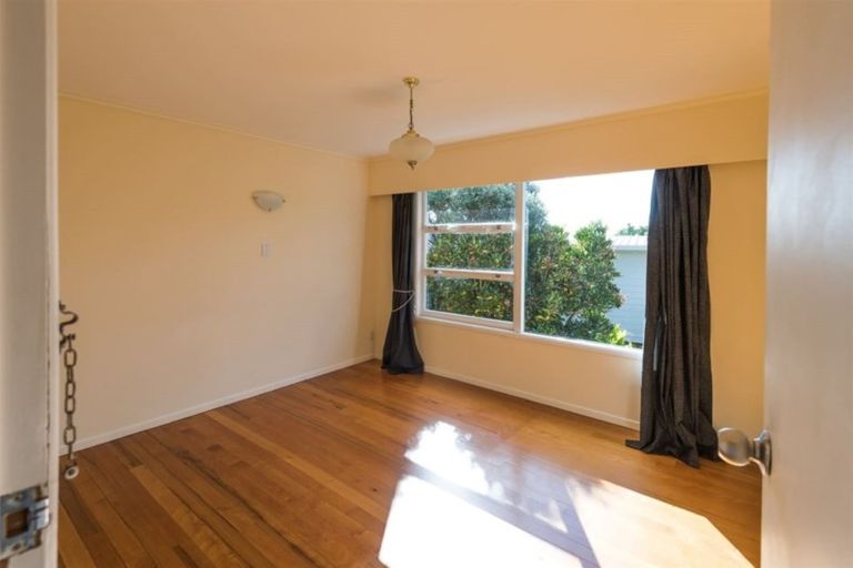 Photo of property in 15 Catalina Crescent, Forrest Hill, Auckland, 0620