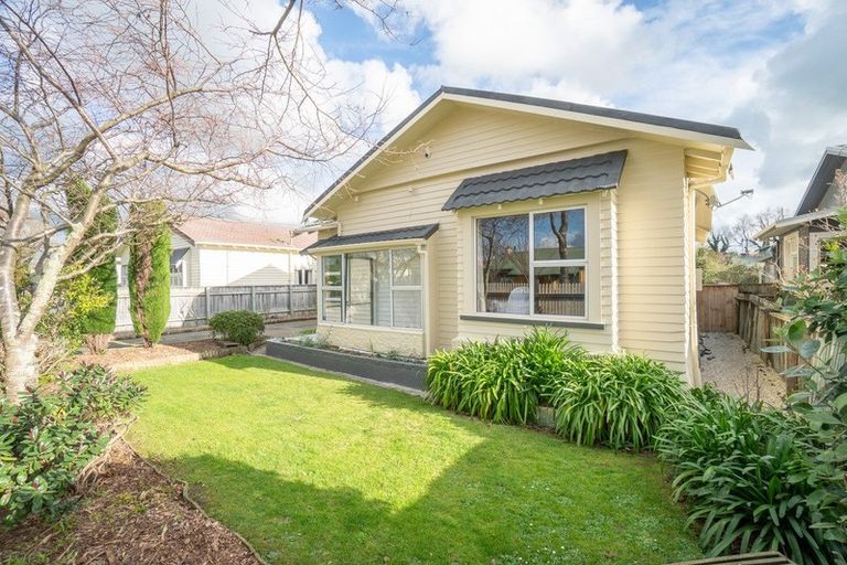 Photo of property in 18 Kingswood Street, Takaro, Palmerston North, 4412