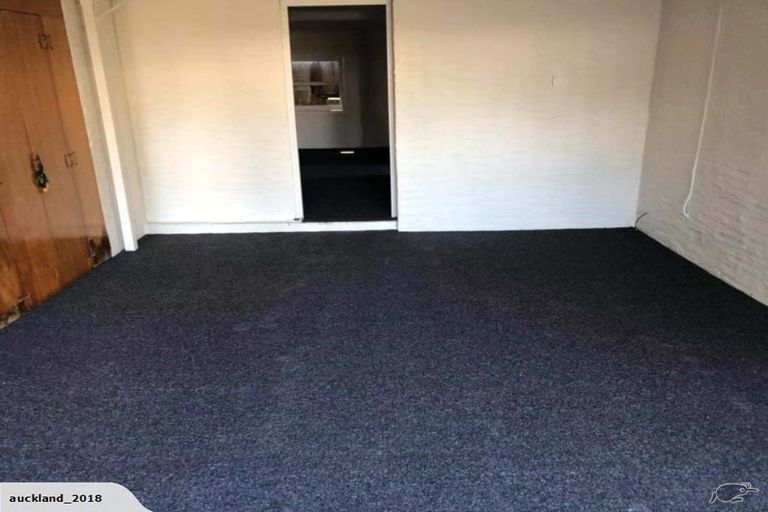 Photo of property in 104 Archibald Road, Kelston, Auckland, 0602