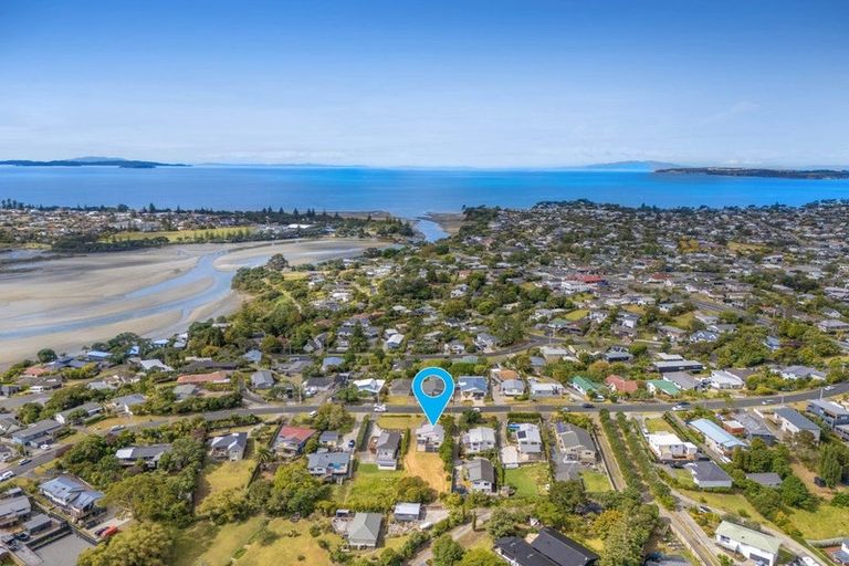 Photo of property in 22 Moffat Road, Red Beach, 0932