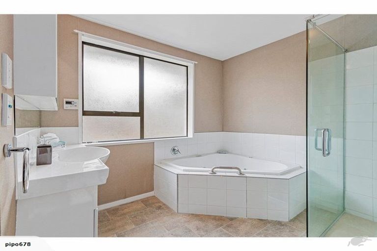 Photo of property in 28 Montclare Avenue, Ilam, Christchurch, 8041