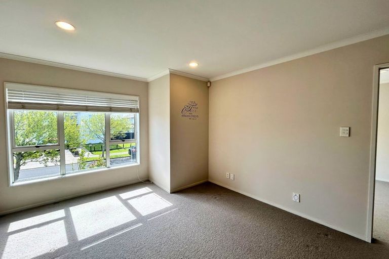 Photo of property in 22 Pickaberry Avenue, Karaka, Papakura, 2113