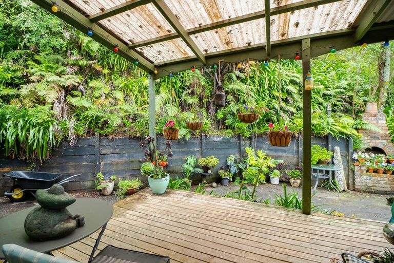 Photo of property in 118 Huatoki Street, Frankleigh Park, New Plymouth, 4310