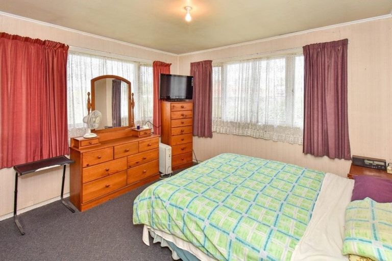 Photo of property in 4 Sexton Place, Manurewa East, Auckland, 2102