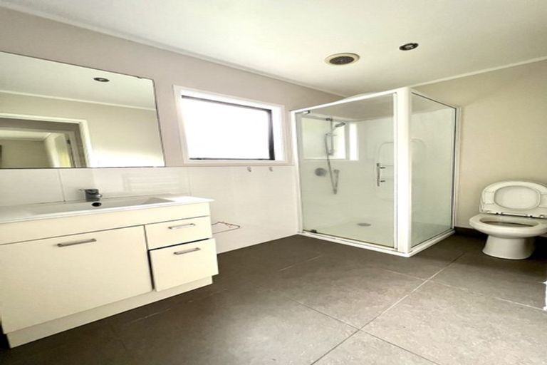 Photo of property in 242a East Coast Road, Forrest Hill, Auckland, 0620