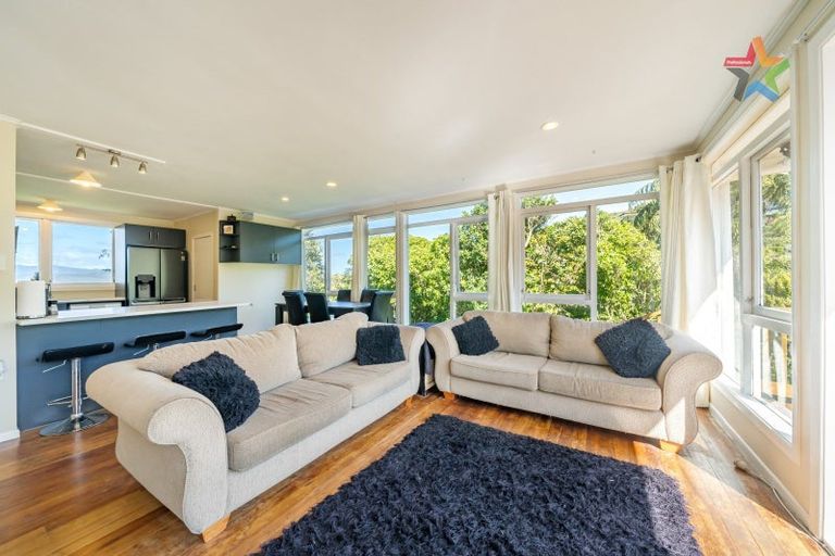 Photo of property in 64 Pekanga Road, Normandale, Lower Hutt, 5010