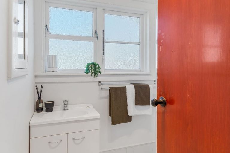 Photo of property in 18 Auburn Avenue, Upper Riccarton, Christchurch, 8041