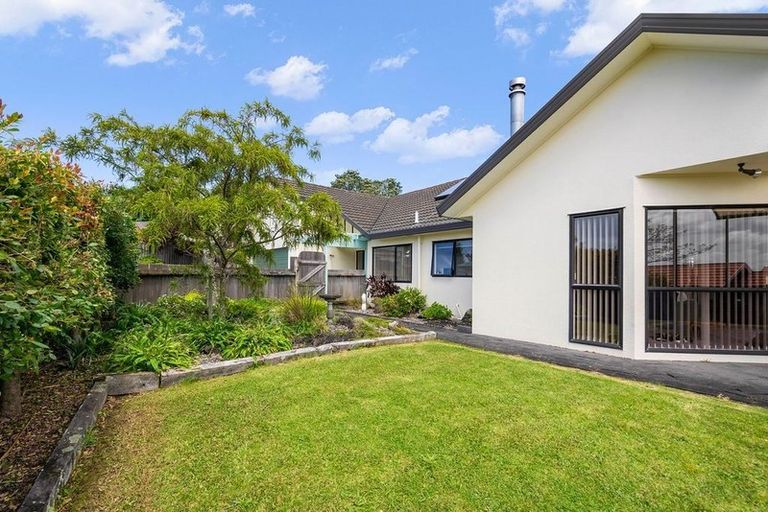Photo of property in 11 Sandpiper Grove, Unsworth Heights, Auckland, 0632