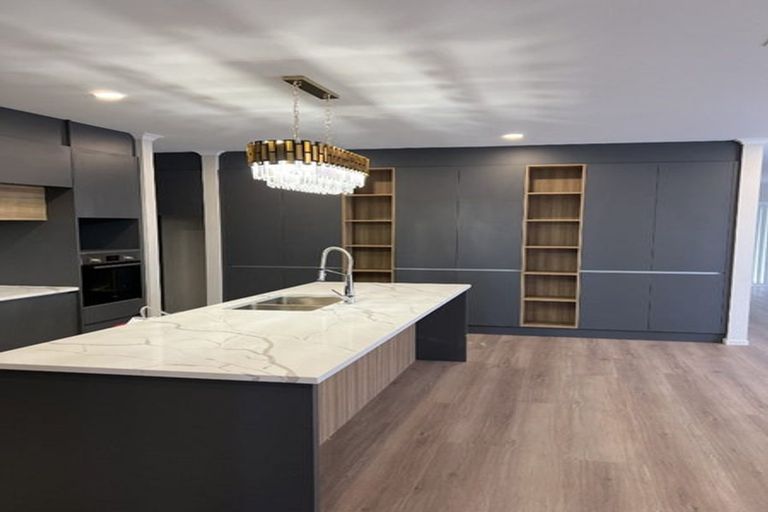 Photo of property in 28 Ballyalton Crescent, Flat Bush, 2019