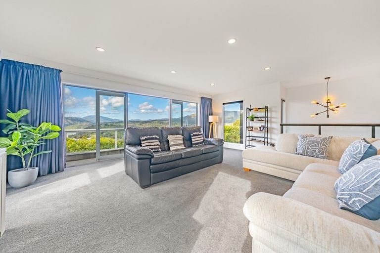 Photo of property in 75 Mount Marua Way, Timberlea, Upper Hutt, 5018