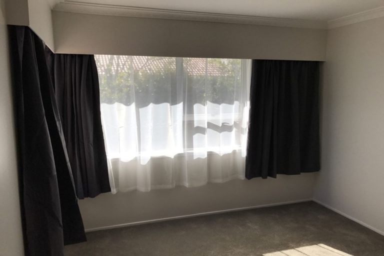 Photo of property in 42 James Evans Drive, Northcote, Auckland, 0627