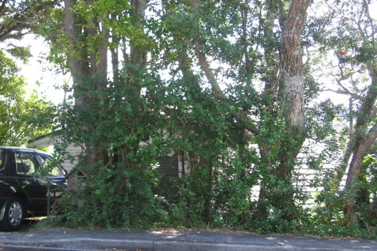 Photo of property in 16 Garadice Road, Rothesay Bay, Auckland, 0630