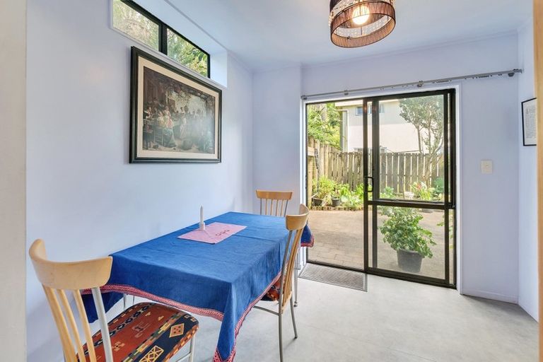 Photo of property in 9/24 Eastglen Road, Glen Eden, Auckland, 0602