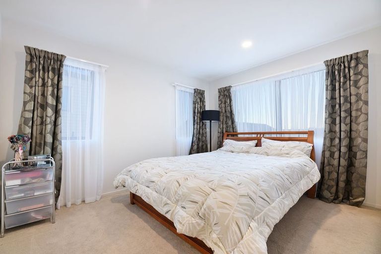 Photo of property in 17d Crosby Road, West Harbour, Auckland, 0618
