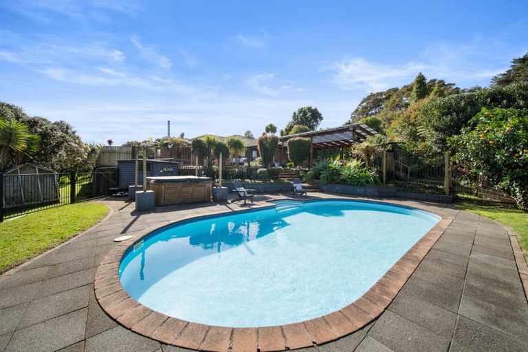 Photo of property in 11 Tanah Merah Drive, Papakura, 2110