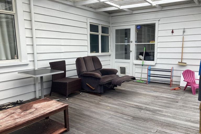 Photo of property in 11 Miro Street, New Lynn, Auckland, 0600