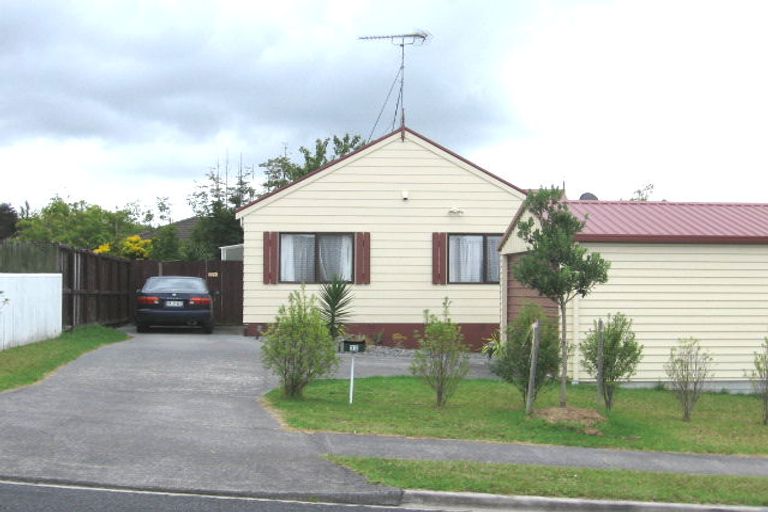 Photo of property in 32 Hassan Drive, Massey, Auckland, 0614