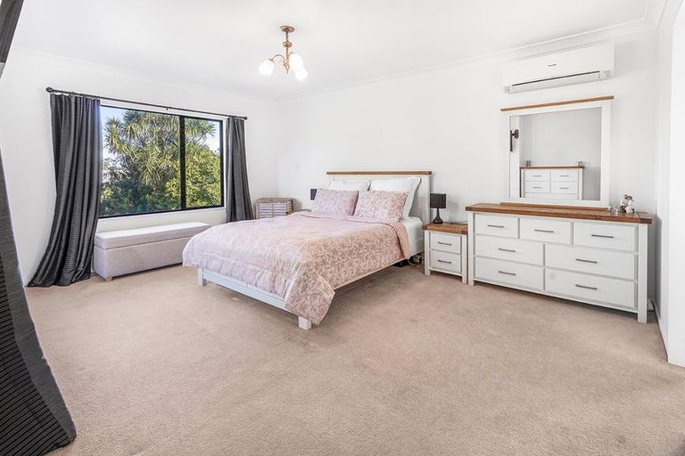 Photo of property in 18 Longwood Place, Harrowfield, Hamilton, 3210