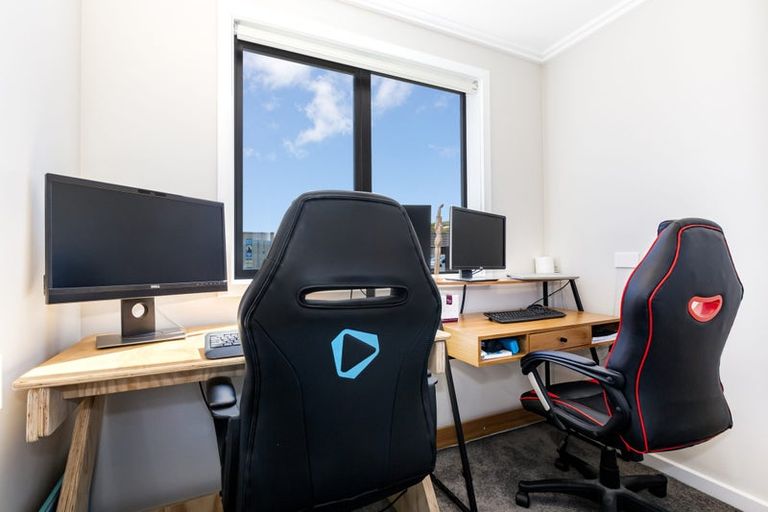 Photo of property in 3 Foremast Place, Whitby, Porirua, 5024