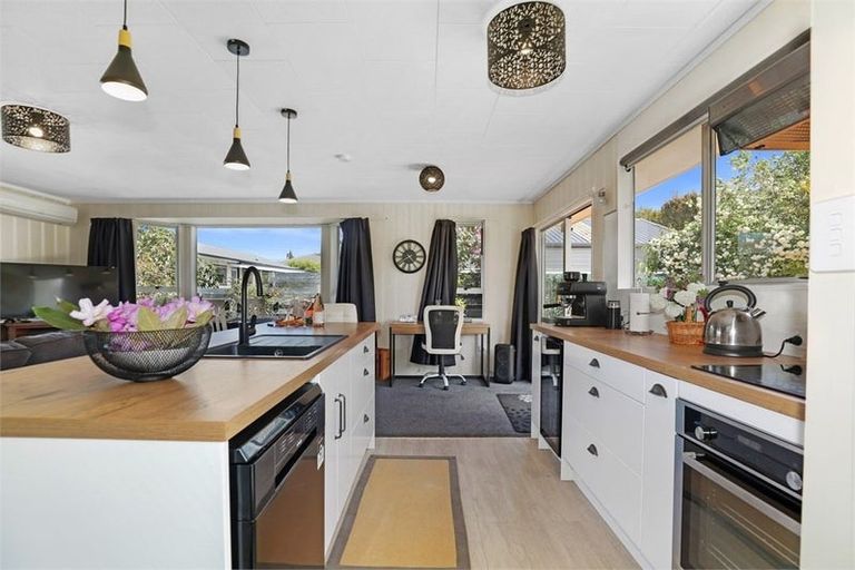 Photo of property in 11b Kinder Street, Acacia Bay, Taupo, 3330
